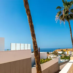 paradise-court-11.adeje-hotels.com/