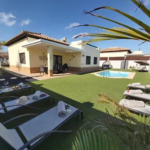 villa-thais-with-private-pool-ideal-for-your-holidays.hotelsfuerteventura.org/